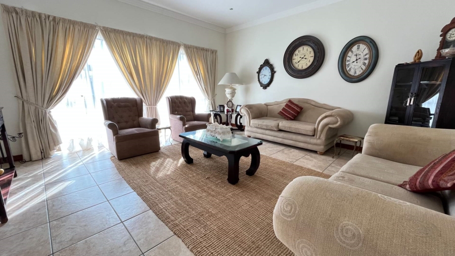6 Bedroom Property for Sale in Hartenbos Heuwels Western Cape